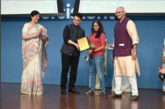 deAsra Foundation, Entrepreneur Excellence Awards 2025, Vinay Sapru, Anand Deshpande, Persistent Systems, Entrepreneurship, Small Businesses, Startups, India, Pune, Awards Ceremony, Guest of Honour, Innovation, Business, Filmmaker, Emotional Branding, Creativity in Business, Indian Entrepreneurs, Philanthropy, Forbes Billionaire List,