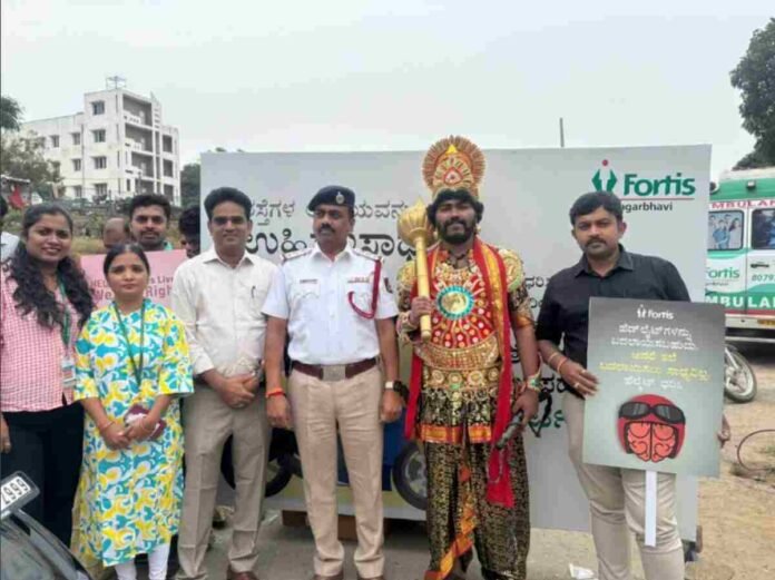 Fortis helmet safety drive, road safety campaign India, Fortis Healthcare initiative, traffic police partnership, helmet distribution India, Fortis Hai Na campaign,Fortis Hospital